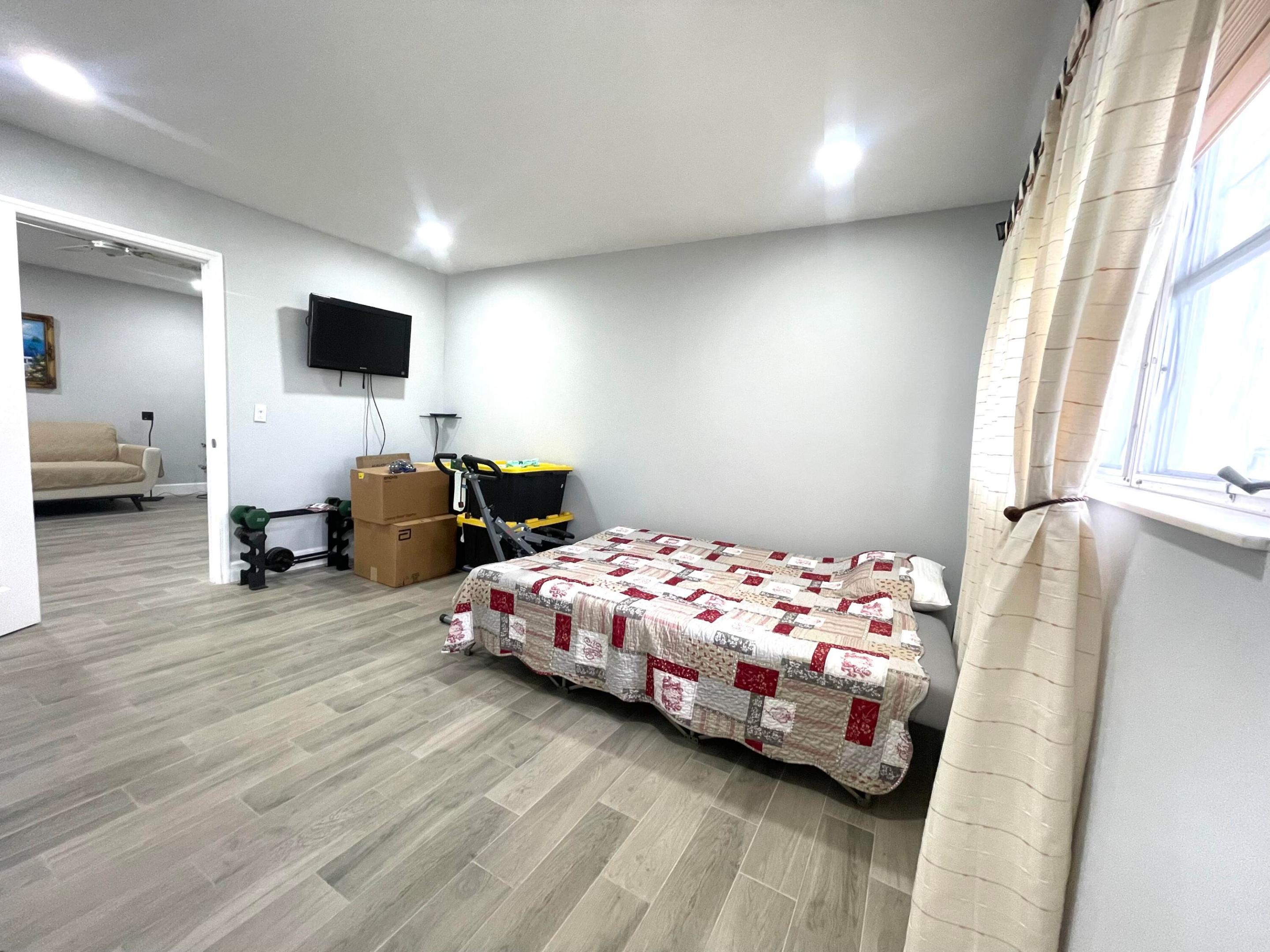 CRESTHAVEN TOWNHOMES SEC 5 CONDO - Residential