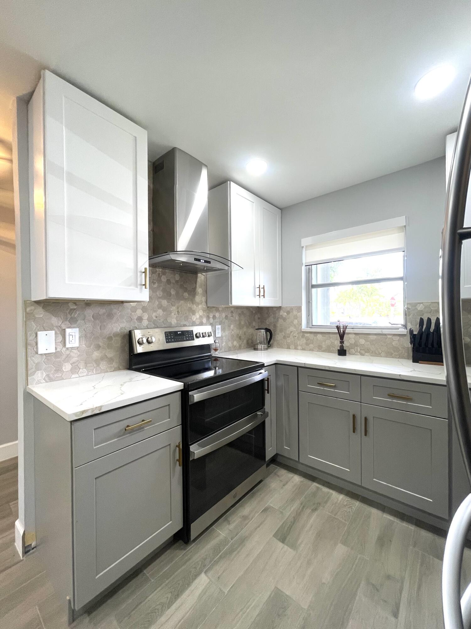 CRESTHAVEN TOWNHOMES SEC 5 CONDO - Residential