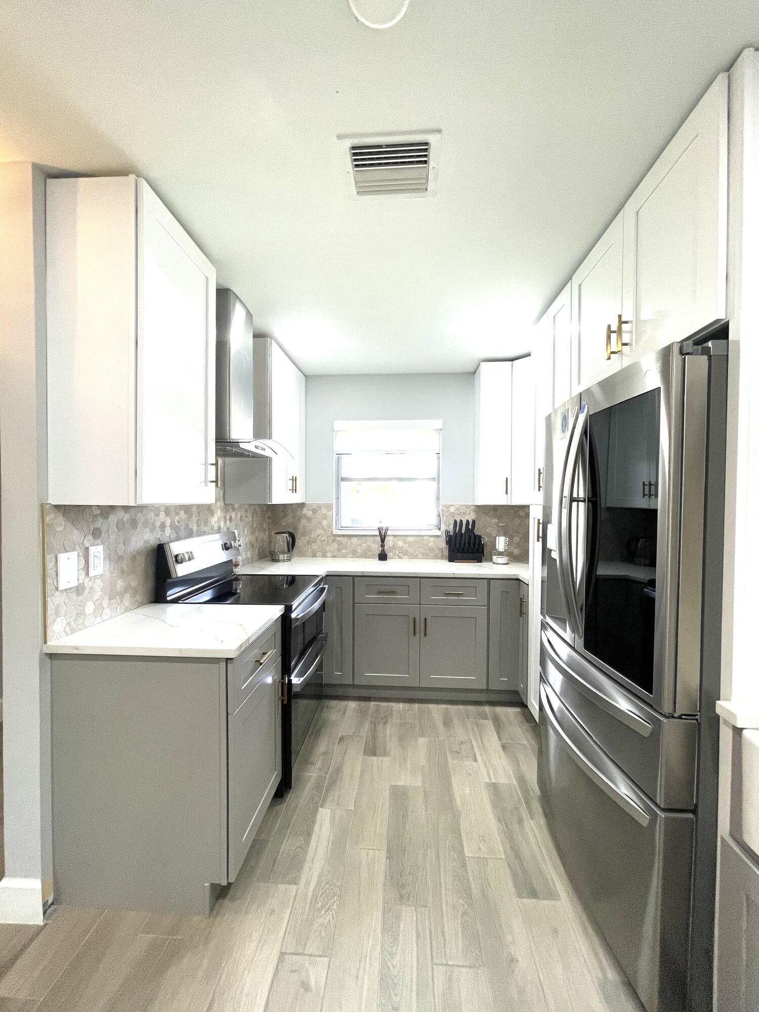 CRESTHAVEN TOWNHOMES SEC 5 CONDO - Residential