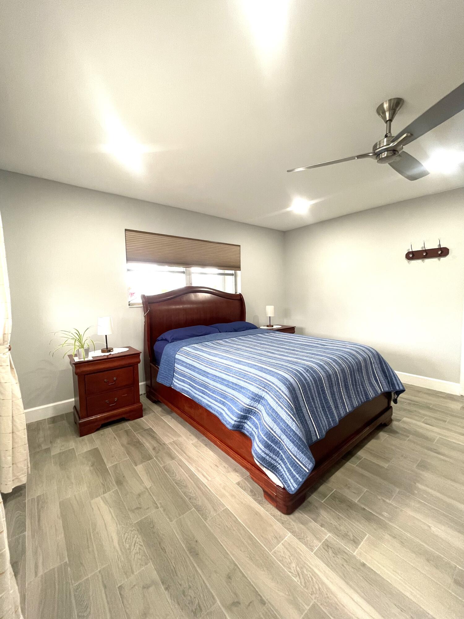 CRESTHAVEN TOWNHOMES SEC 5 CONDO - Residential