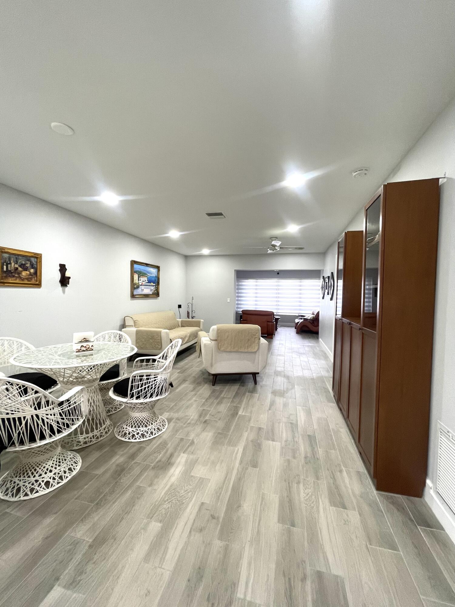 CRESTHAVEN TOWNHOMES SEC 5 CONDO - Residential