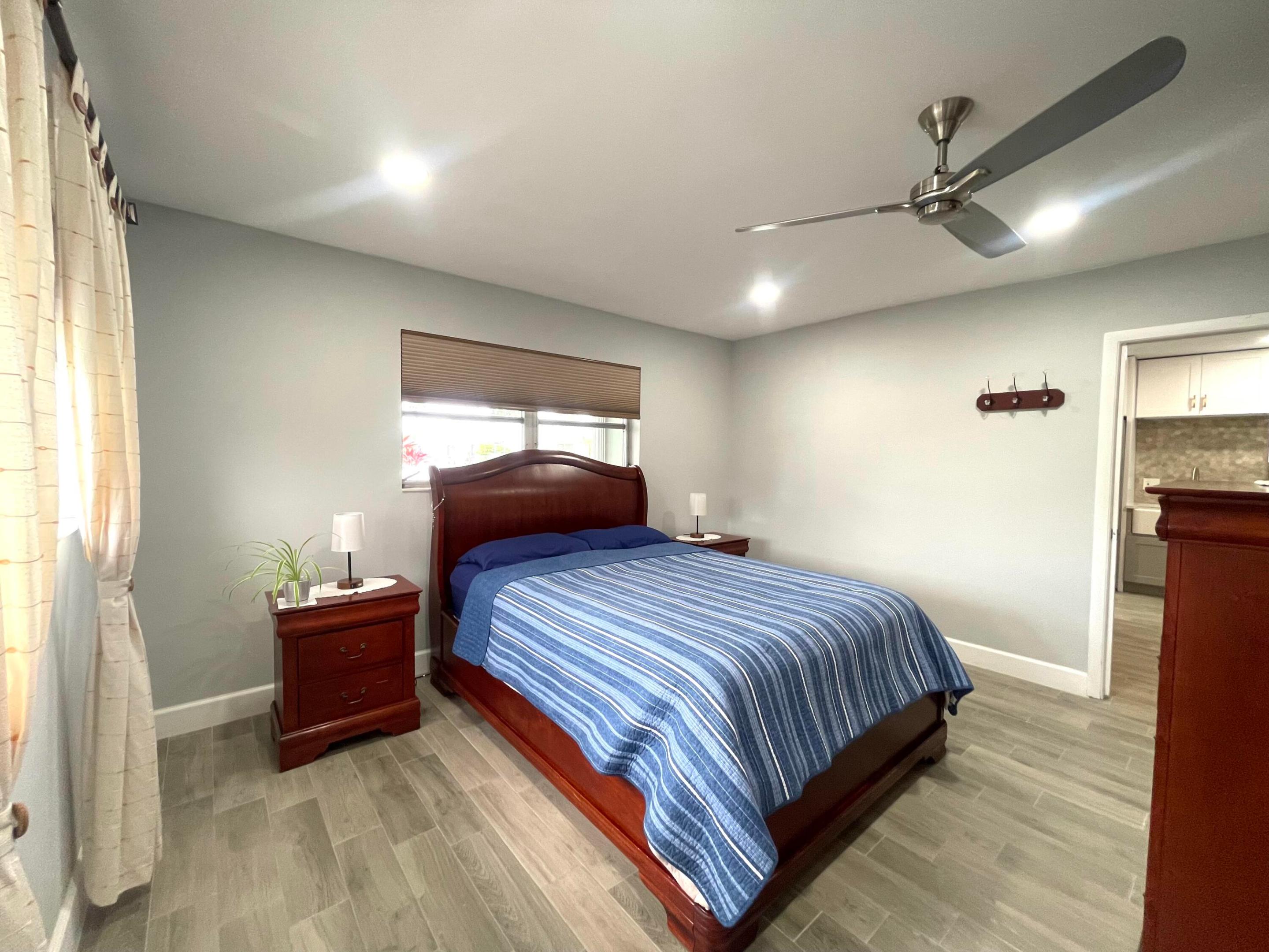 CRESTHAVEN TOWNHOMES SEC 5 CONDO - Residential