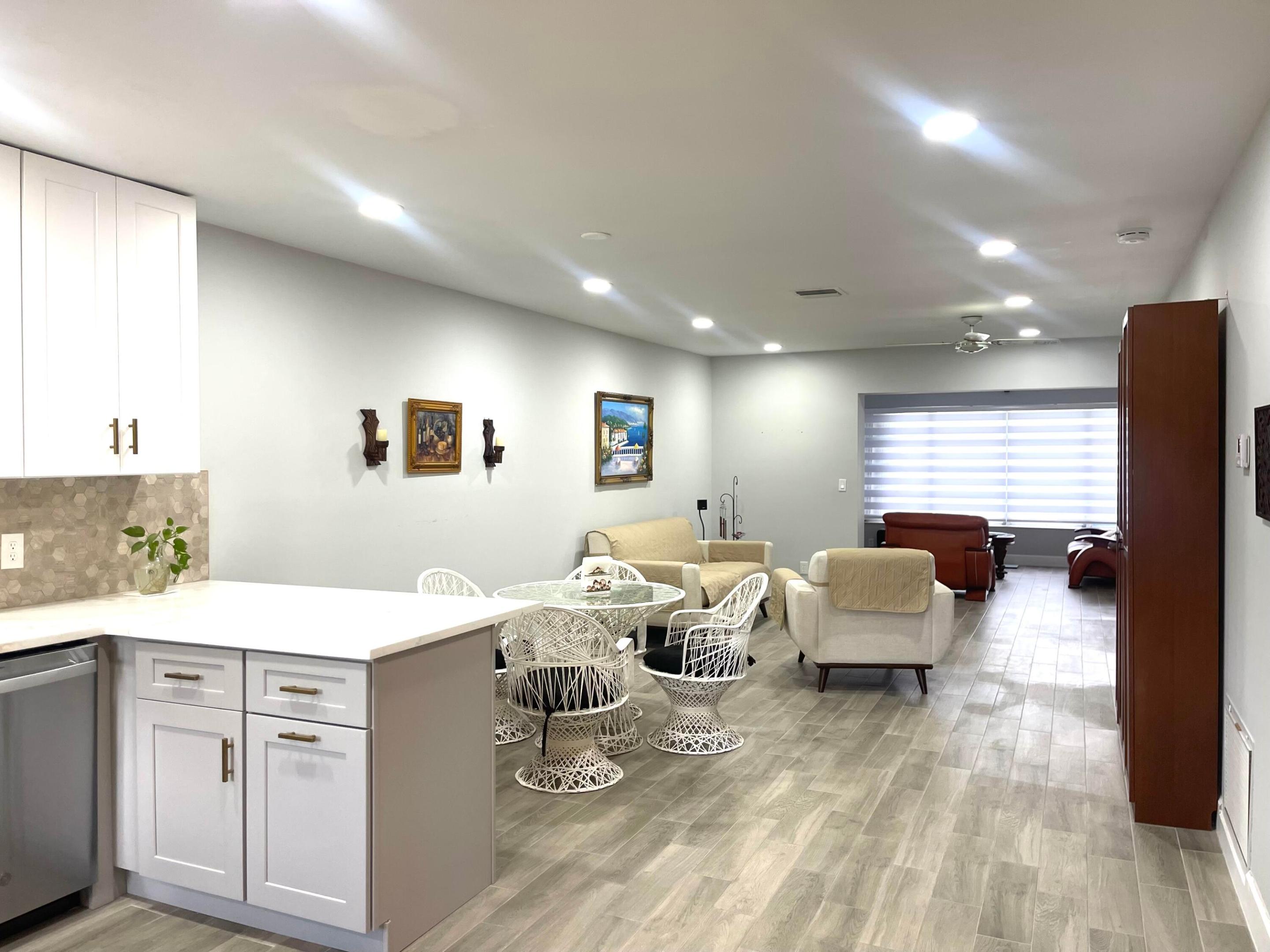 CRESTHAVEN TOWNHOMES SEC 5 CONDO - Residential