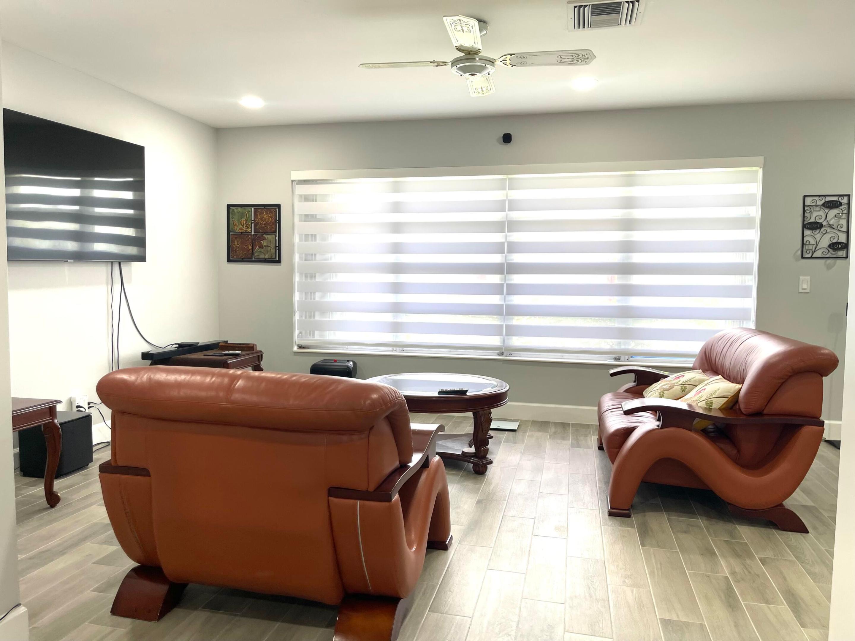 CRESTHAVEN TOWNHOMES SEC 5 CONDO - Residential