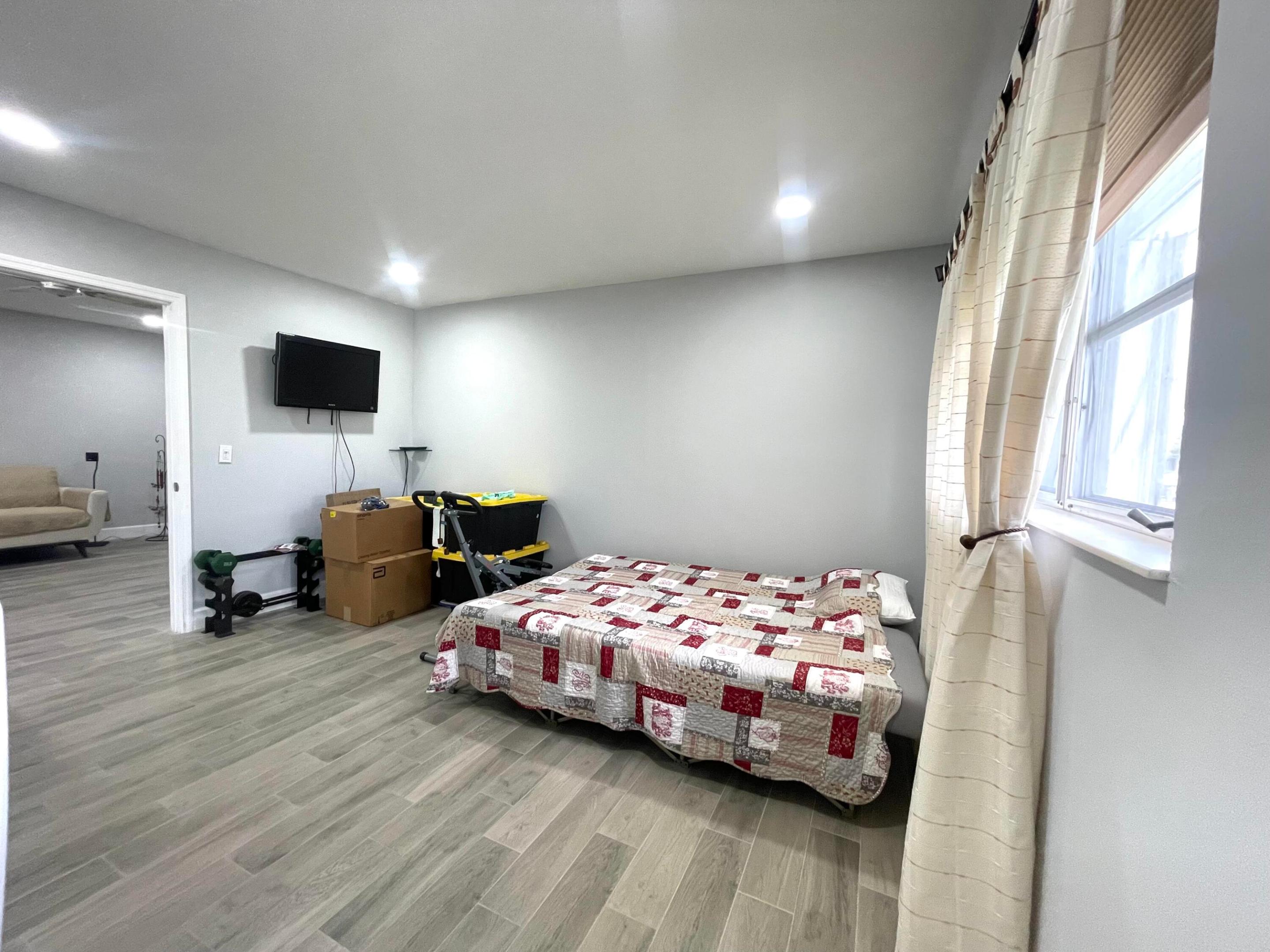 CRESTHAVEN TOWNHOMES SEC 5 CONDO - Residential