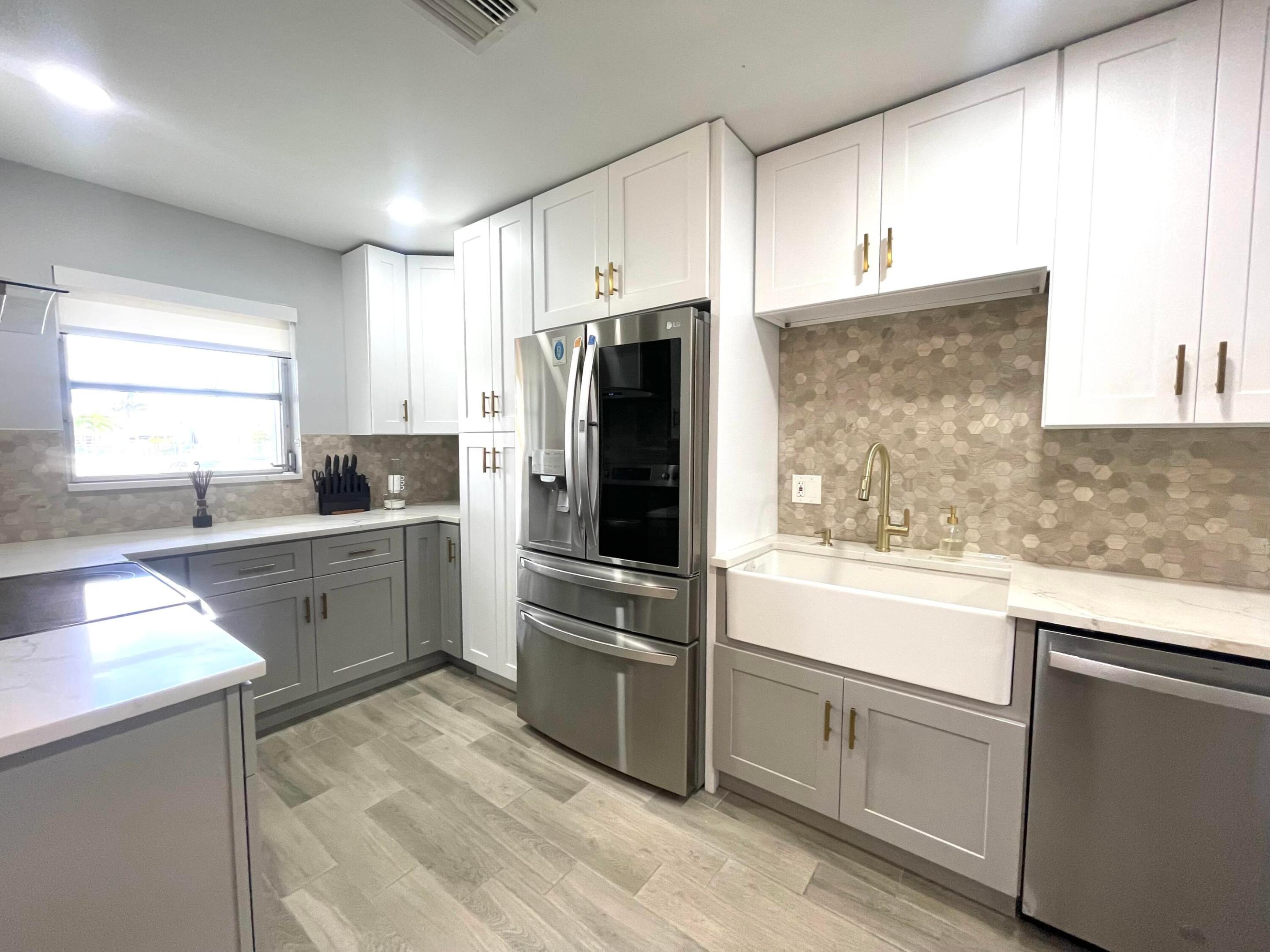 CRESTHAVEN TOWNHOMES SEC 5 CONDO - Residential