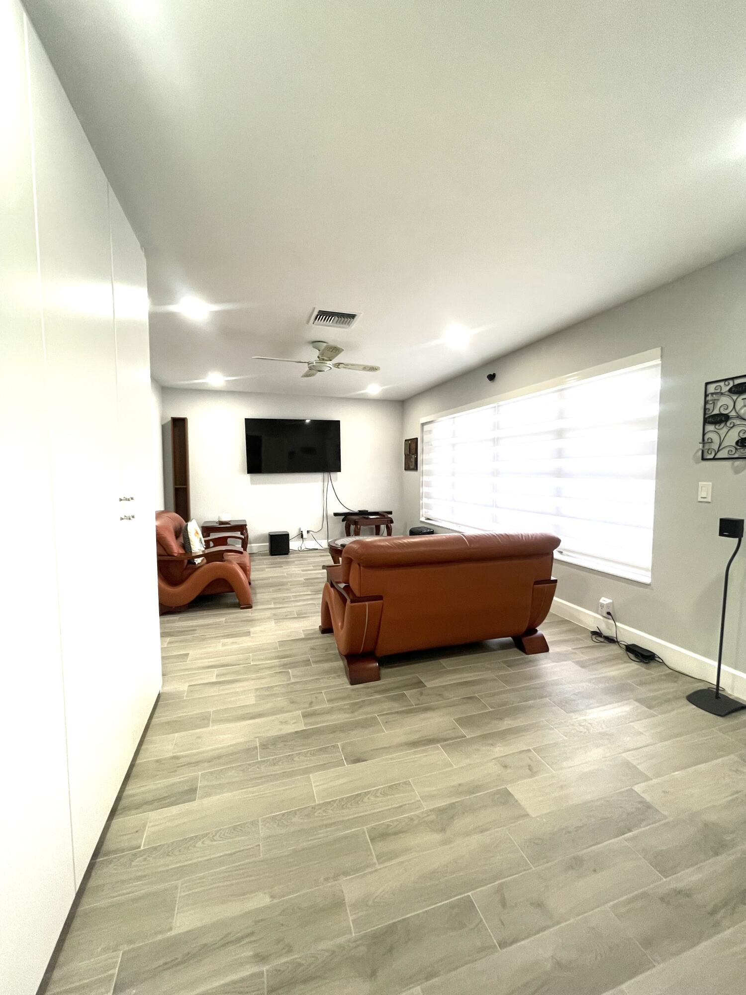 CRESTHAVEN TOWNHOMES SEC 5 CONDO - Residential