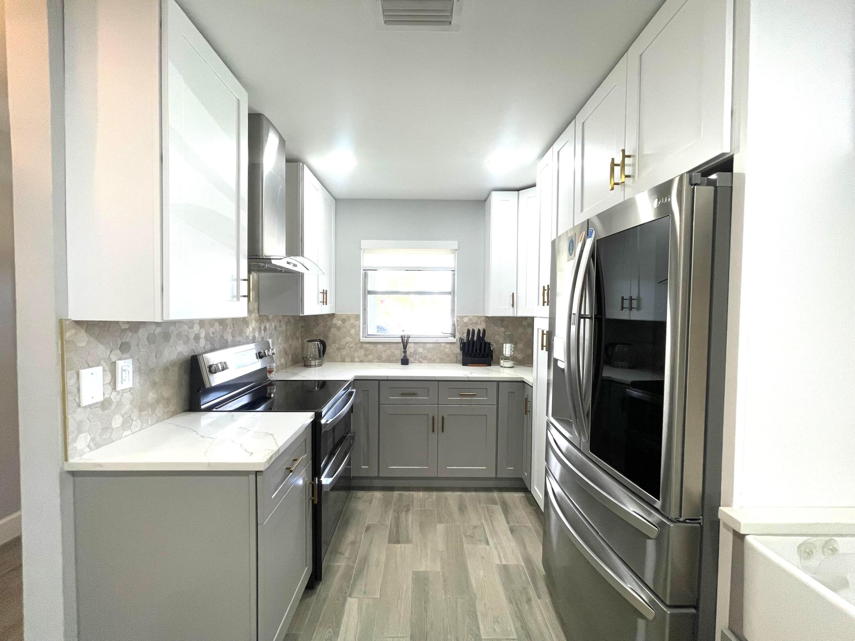 CRESTHAVEN TOWNHOMES SEC 5 CONDO - Residential