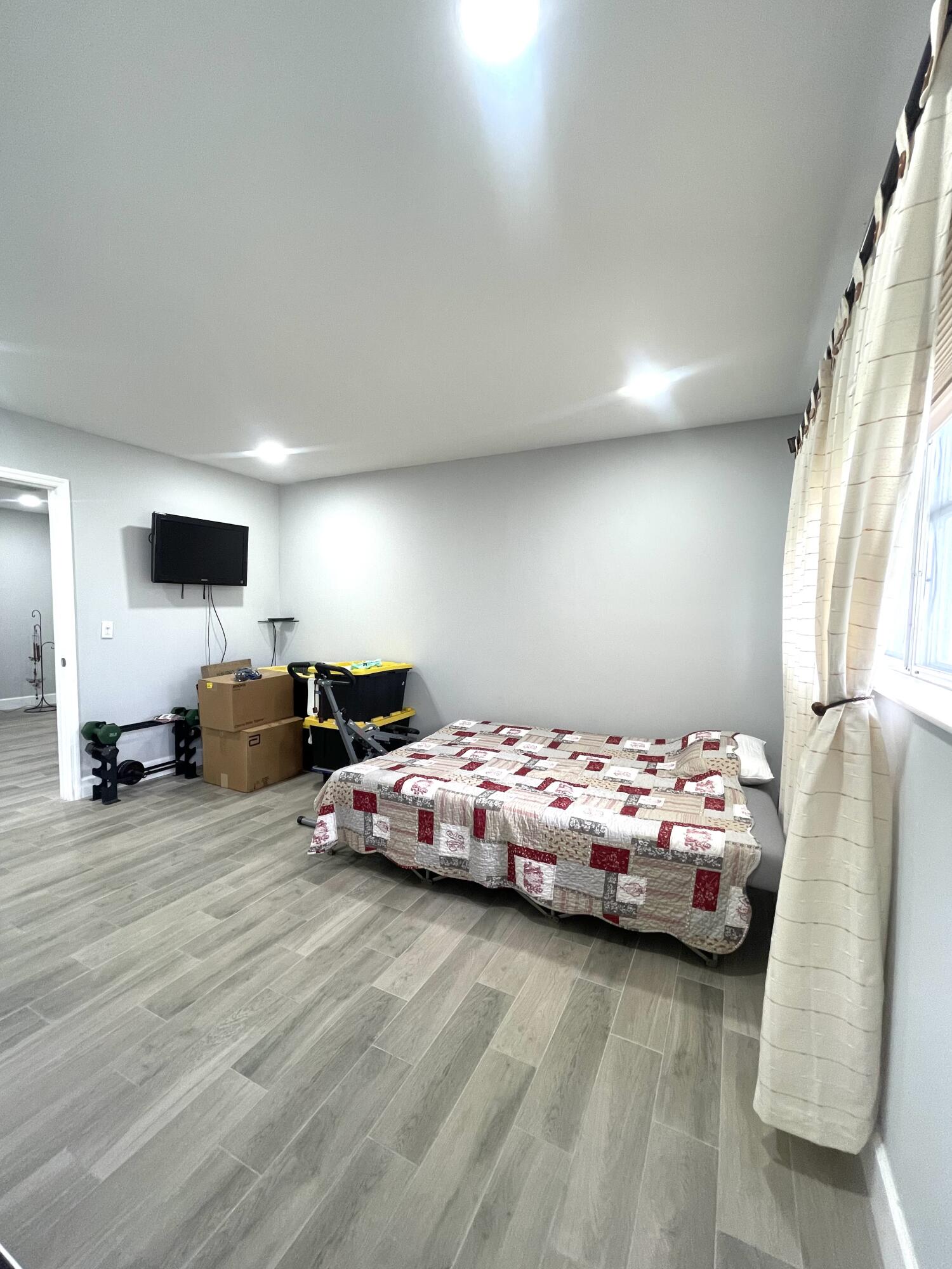 CRESTHAVEN TOWNHOMES SEC 5 CONDO - Residential