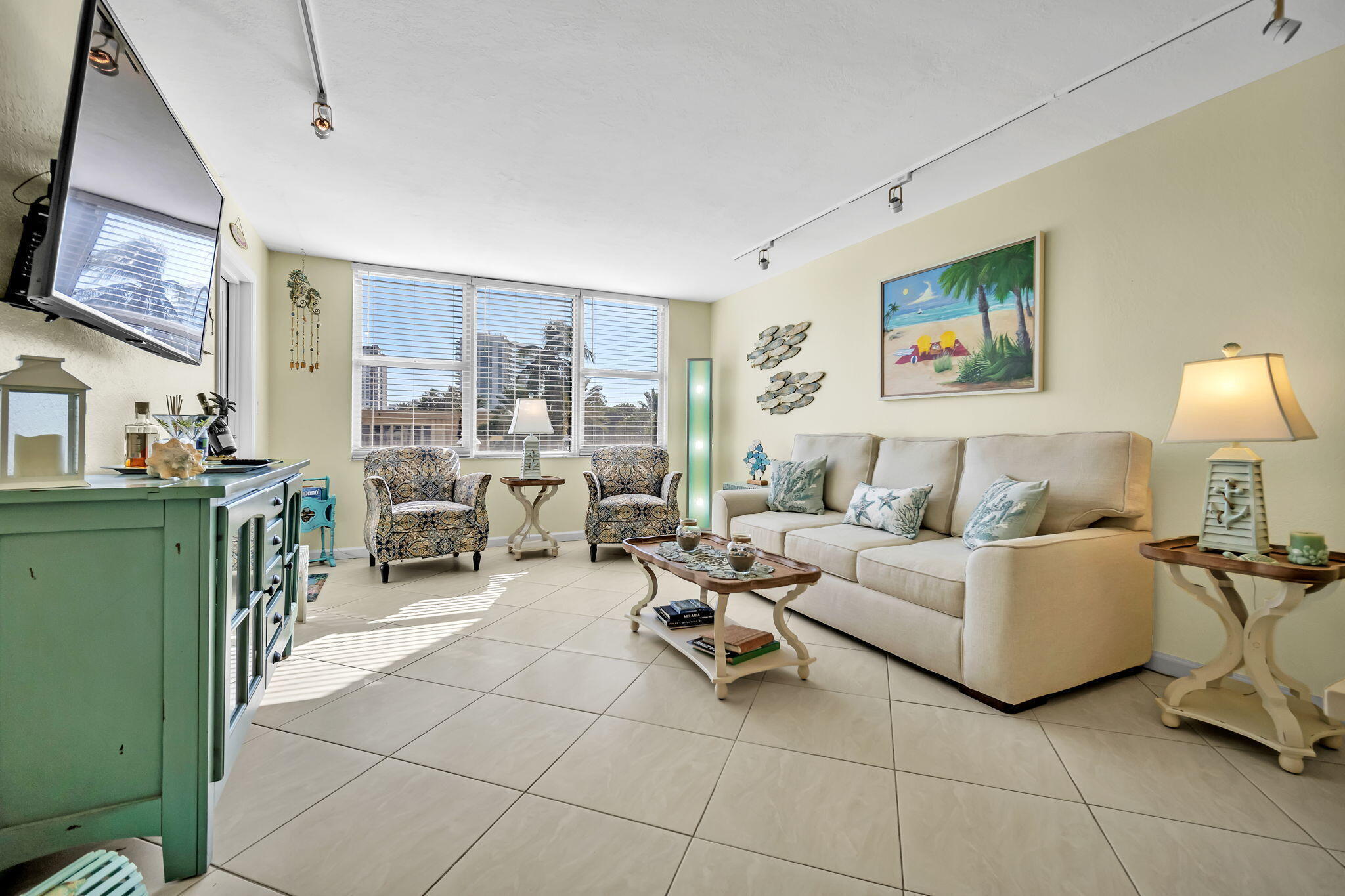 GRANADA HOUSE CONDOMINIUM - Residential