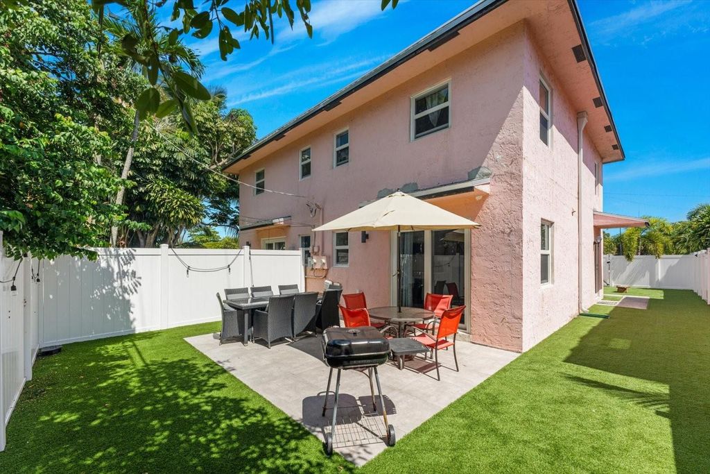 Photo of 1129 N Andrews Avenue, Fort Lauderdale, FL 33311 (MLS # B26014072)