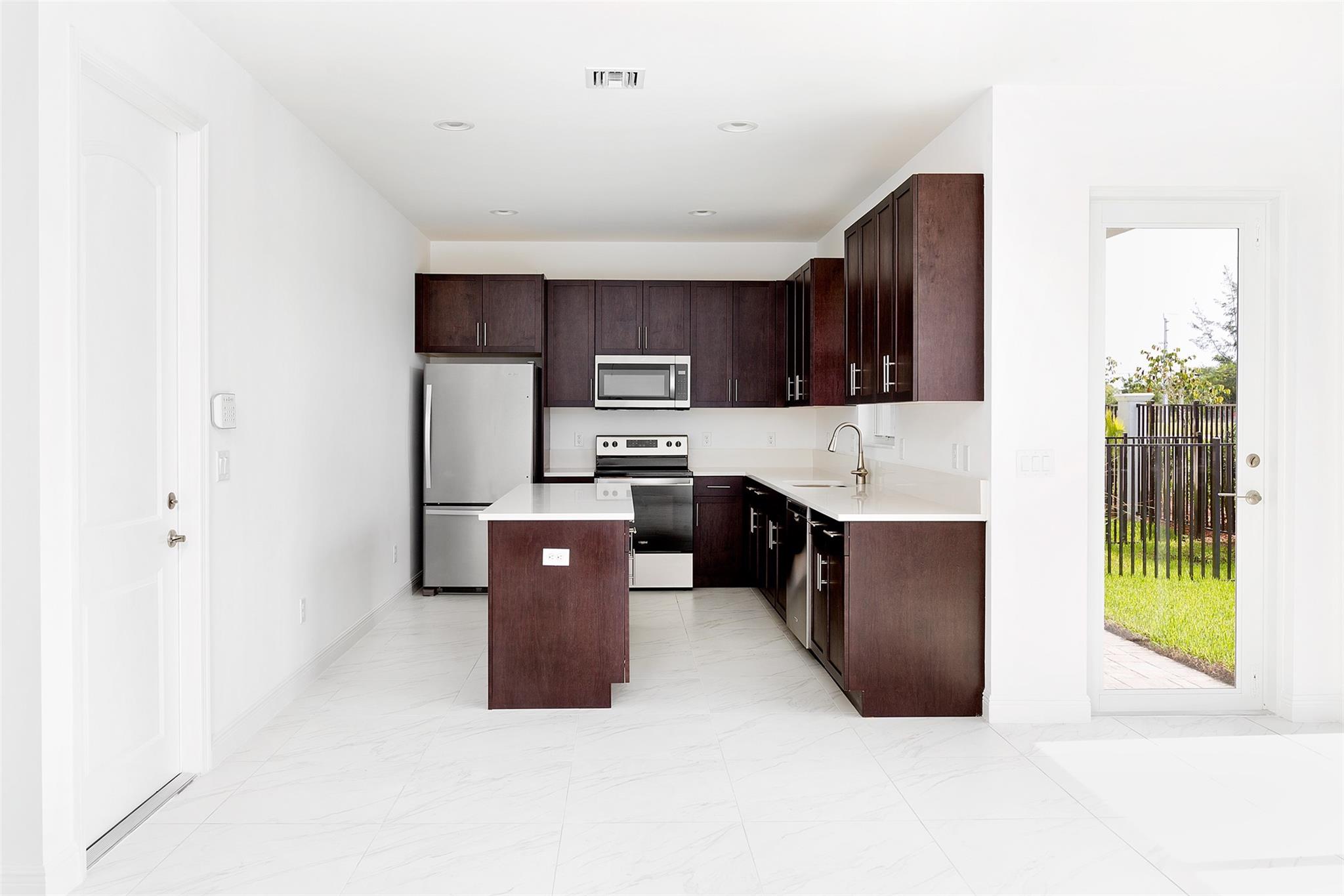 IN THE PINES - Residential Lease