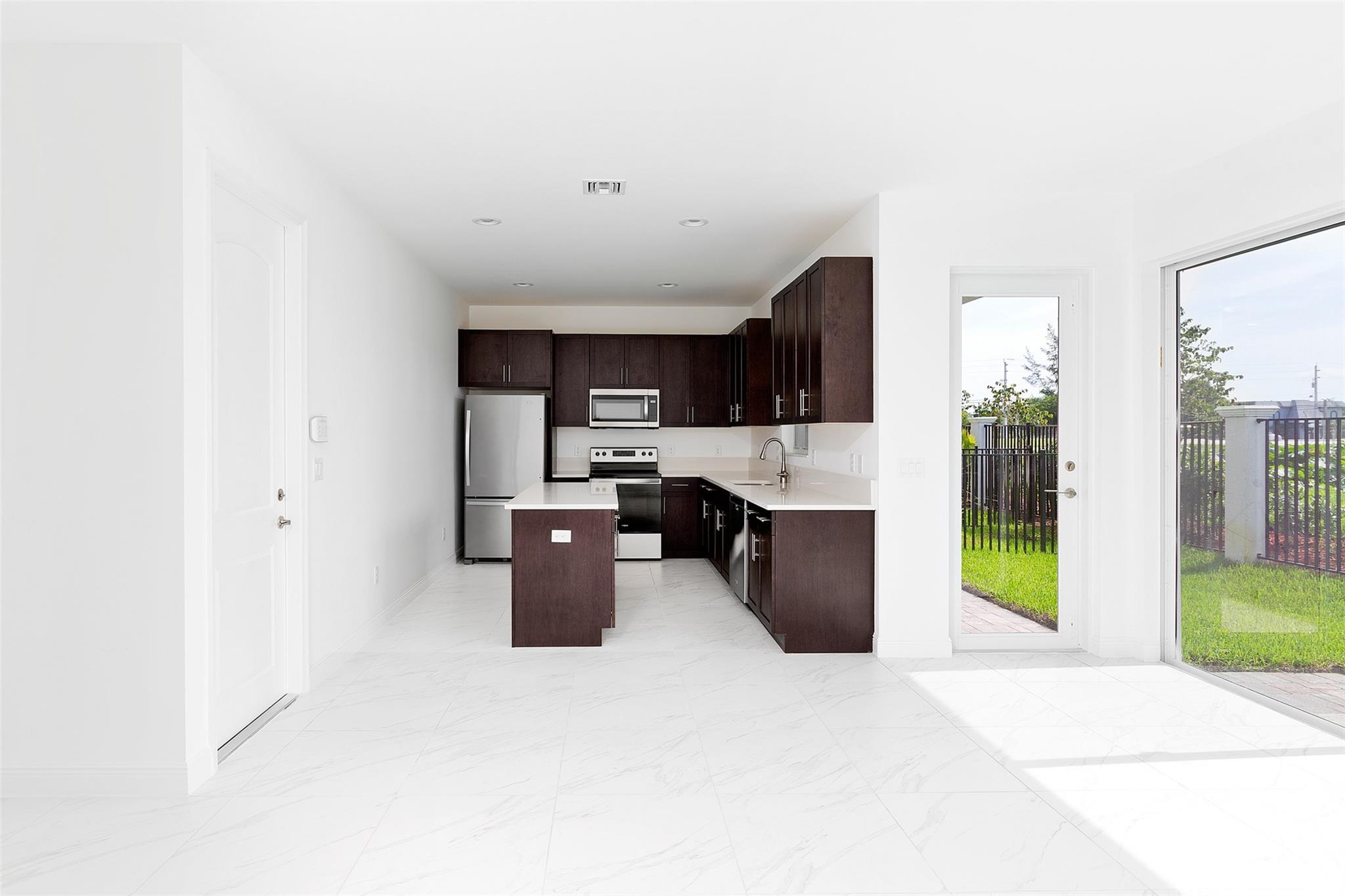 IN THE PINES - Residential Lease