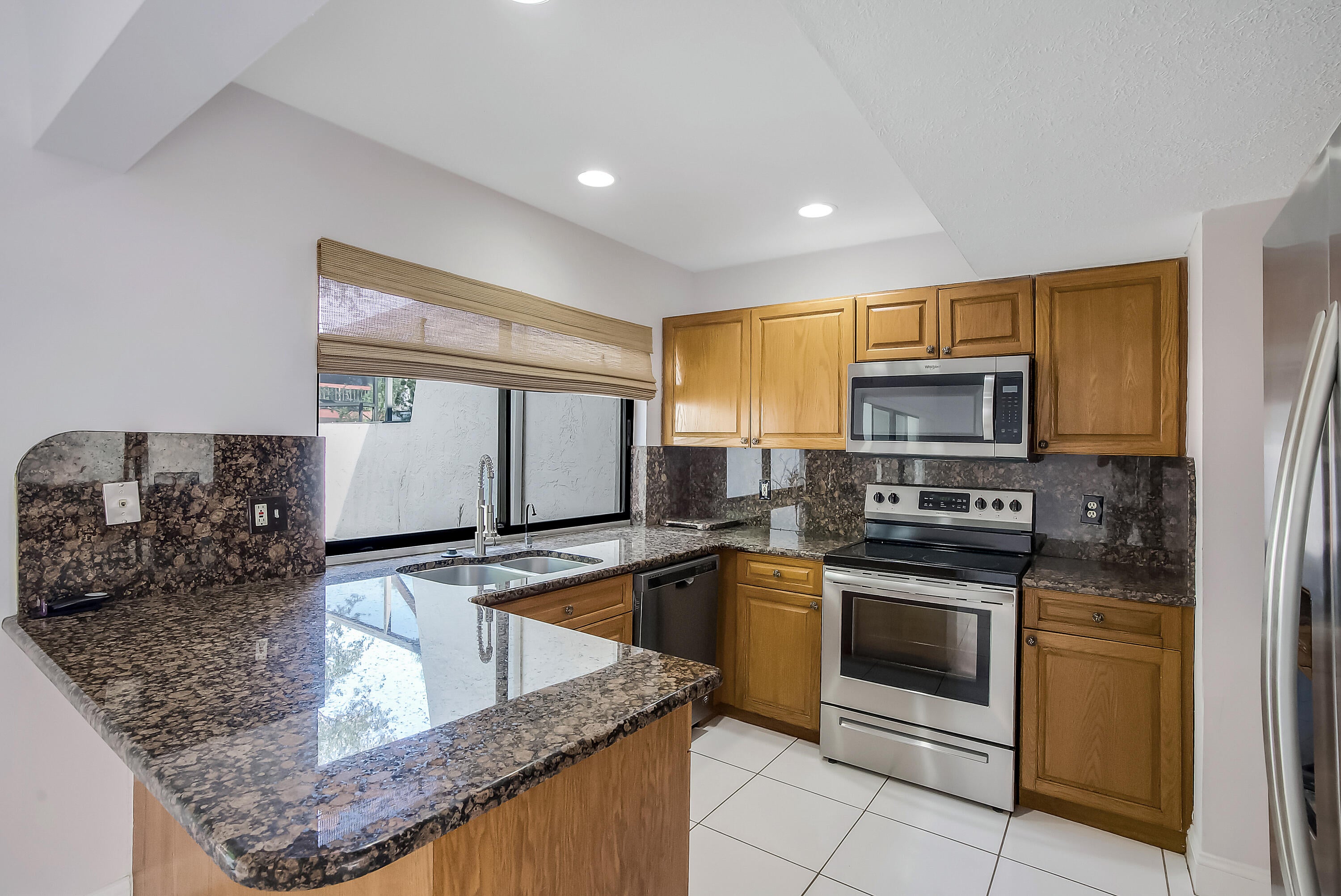 3015 OAKTREE Lane Unit 277