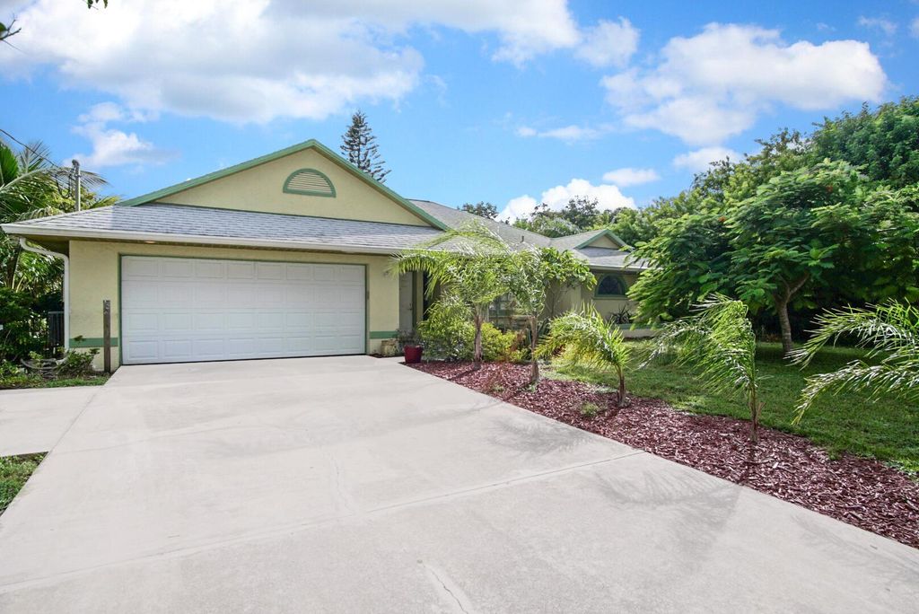 Photo of 566 SE Oakridge Drive, Port Saint Lucie, FL 34984 (MLS # R11128630)