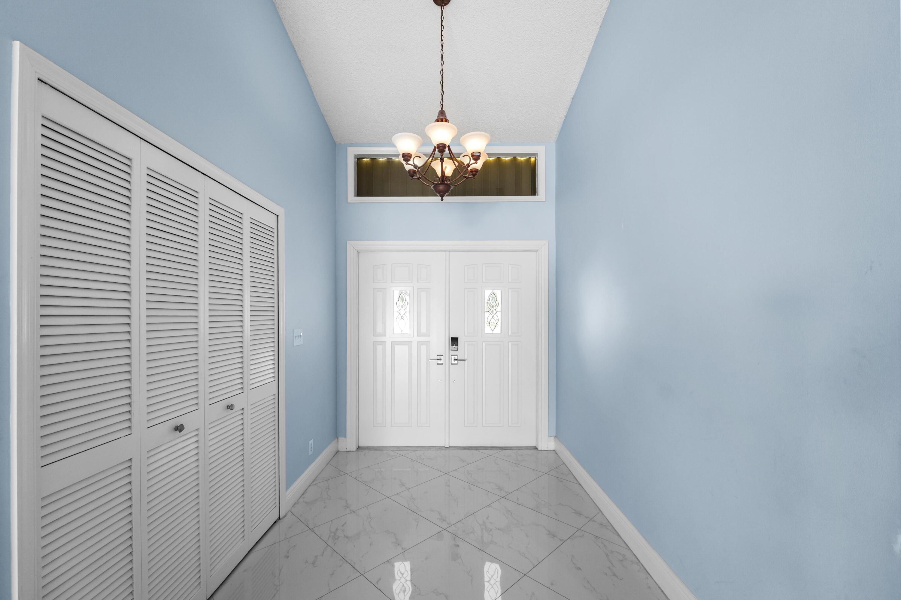 281 N Country Club Boulevard