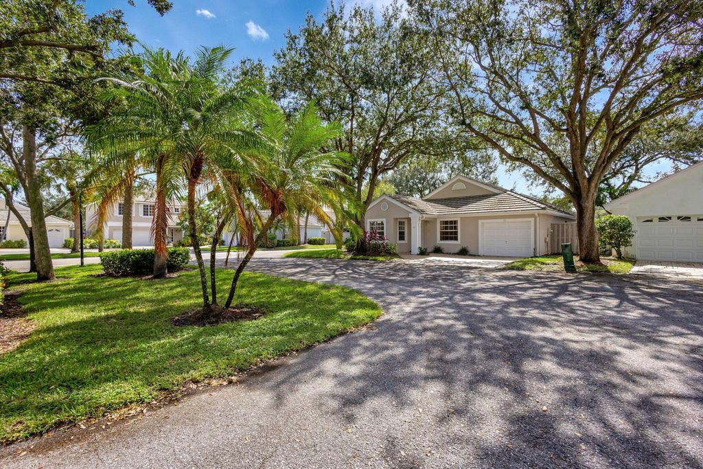 Photo of 15 Admirals Court, Palm Beach Gardens, FL 33418 (MLS # R11031586)