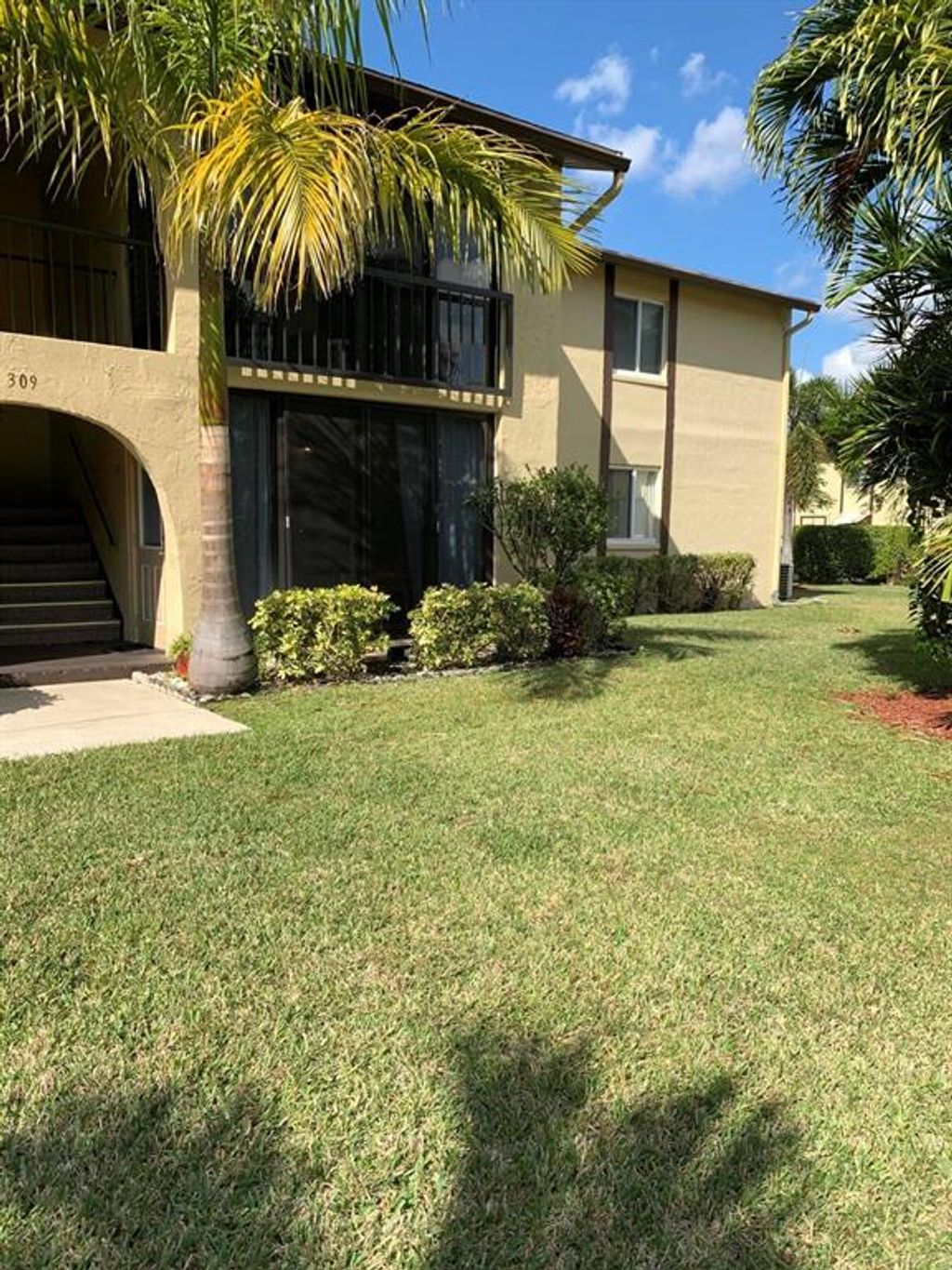 Photo of 309 Pine Ridge Circle Cir #B-2, Green Acres, FL 33463 (MLS # R10698009)