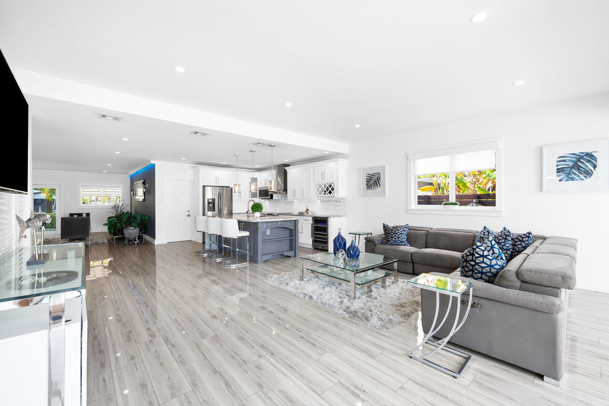 POMPANO ISLES - Residential