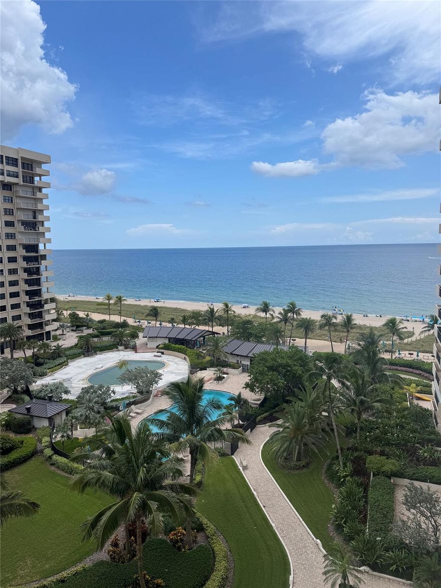 4MONTH RENTAL: ONE OF A KIND, GORGEOUS APARTMENT, OCEANFRONT 3 BEDROOMS + 3 BATHROOMS APARTMENT WITH FANTASTIC VIEWS FROM THE OCEAN, POOLS AND GARDENS, RIGHT ON FRONT OF THE OCEAN. SUBTANTIALLY REMODELED. MASTER BEDROOM ONE KING BED & WALK IN CLOSET, SECOND AND THIRD ROOM QUEEN/FULL BED AND BUNK BED. SEMI PRIVATE ELEVATOR. AMENITIES INCLUDE 8 TENNIS COURTS, 3 HEATED POOLS (1 under construction), BILLIARDS ROOM, MEETING ROOMS, GYM, CHARCOAL BBQs ON THE BEACH, GAS BBQ's, 24 HOURS SECURITY, COVER PARKING SPACE, **AVAILABLE FOR SEASONAL ONLY ** MINIMUM 4 MONTH
