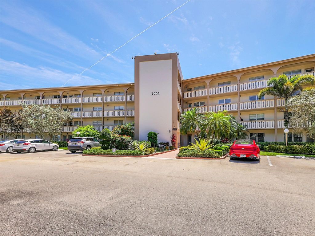 Photo of 3003 Portofino Isle #E2, Coconut Creek, FL 33066 (MLS # F10437911)