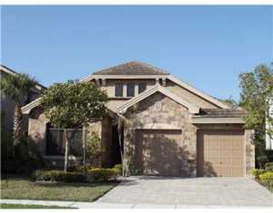 STUNNING AND PRIVATE - 4BDRM WITH SOARING CEILINGS THROUGHTOUT. OVERSIZED GOURMET KITCHEN WITH CENTER ISLAND AND BAR, PASS THRU TO DINING. FRENCH DOORS OFF MASTER LEAD TO EXTRA LARGE SCREENED PORCH. PERFECT FOR ENTERTAINING. CLOSE TO WHOLE FOODS, SHOPPING, DINING AND ALL THAT WELLINGTON HAS TO OFFER.