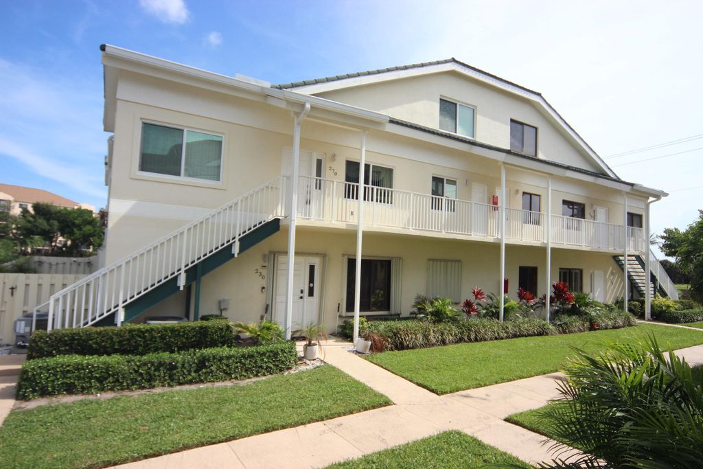 Photo of 270 Bella Vista Court N #70, Jupiter, FL 33477 (MLS # B26020840)