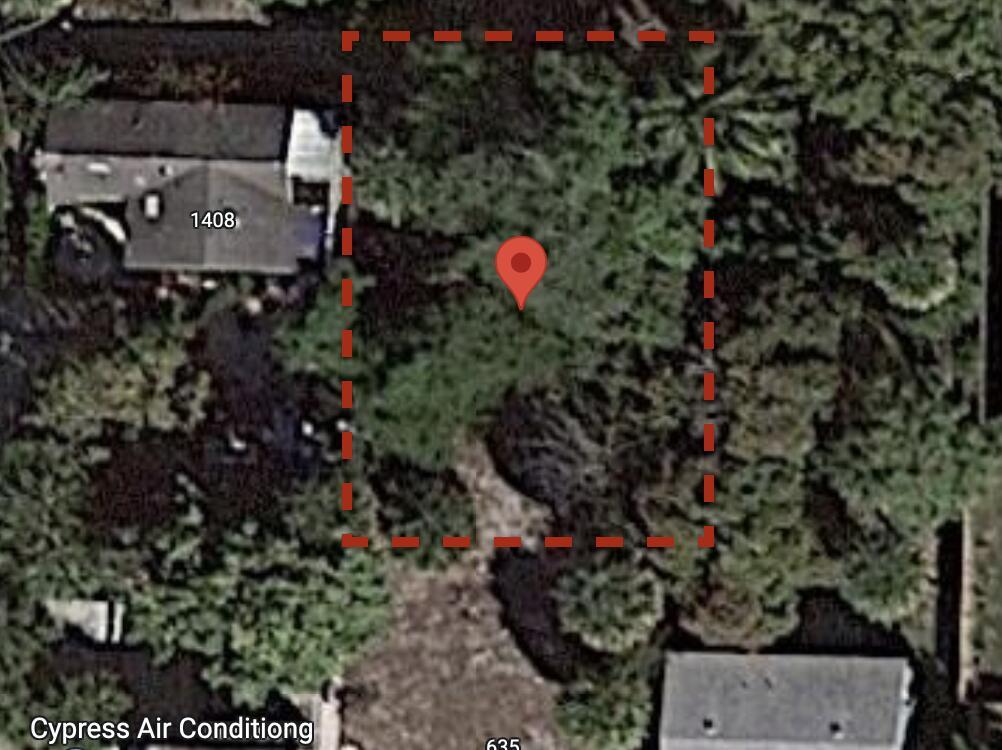 Take a look at this large residential lot located in a quiet neighborhood. It's truly a unique opportunity to start from scratch on land and build your dream home! The property has underground sewer access and a water line from the previous house that was there.