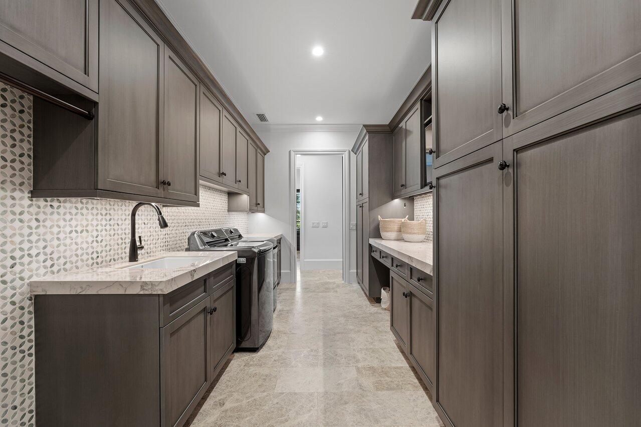 SAILFISH POINT - Residential