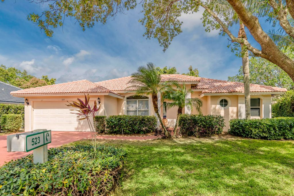 Photo of 523 Quail Point, Jupiter, FL 33458 (MLS # R10781052)
