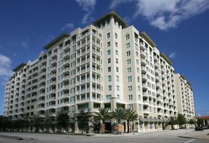Light and bright 1 BR 1.5 BA Penthouse condo in stylish City Palms. Moments from CityPlace, Clematis Street, The Intracoastal and Palm Beach Island - City Palms is convenient to everything. Condo features all the modern touches - Porcelain tile flooring, marble bath, 10 foot ceilings, Italian style cabinetry and stainless steel appliances. Enjoy resort style living at City Palms - 70 foot heated lap pool, sun deck, 24 hour fitness salon, club room, news room, 24 hour front desk and door man.Bring your Furry Friends it's a Pet Friendly Building.