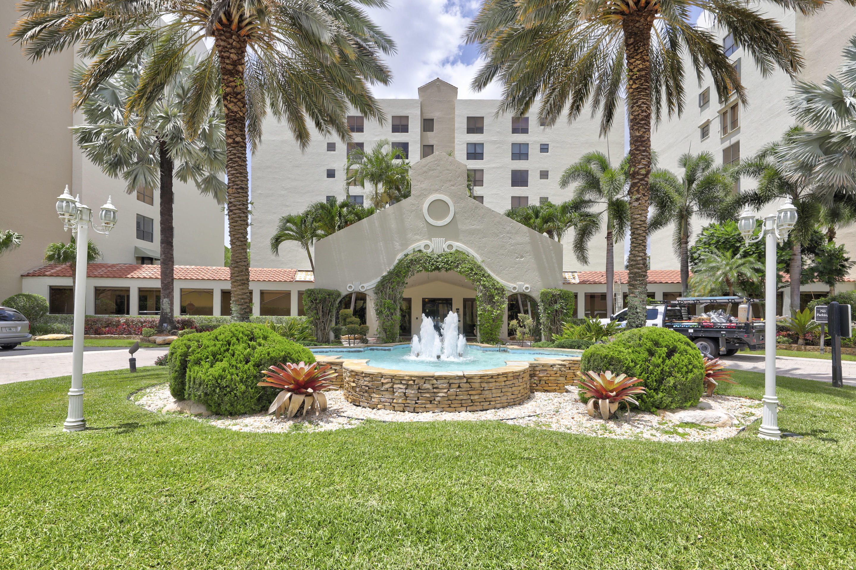 IMPERIAL ROYALE AT BOCA POINTE CONDO - Residential