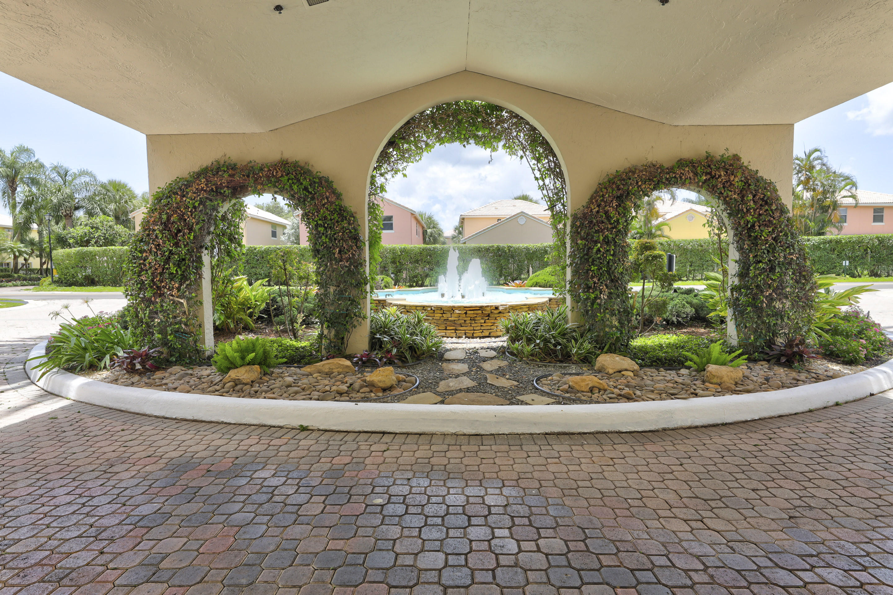 IMPERIAL ROYALE AT BOCA POINTE CONDO - Residential