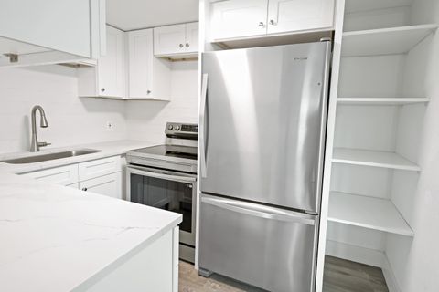 Tiny photo for 768 22nd Place, Vero Beach, FL 32960 (MLS # B26036201)