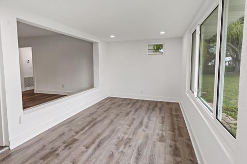 Tiny photo for 768 22nd Place, Vero Beach, FL 32960 (MLS # B26036201)