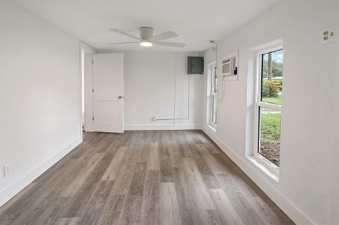Tiny photo for 768 22nd Place, Vero Beach, FL 32960 (MLS # B26036201)