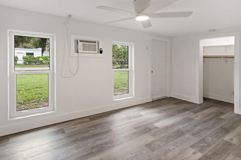 Tiny photo for 768 22nd Place, Vero Beach, FL 32960 (MLS # B26036201)