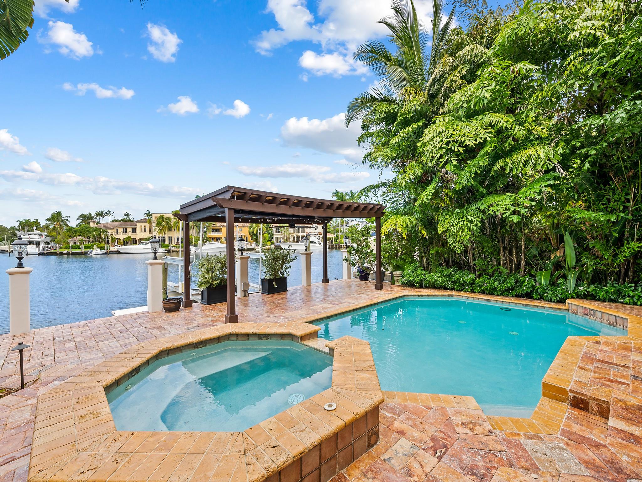 RIO VISTA ISLES - Residential