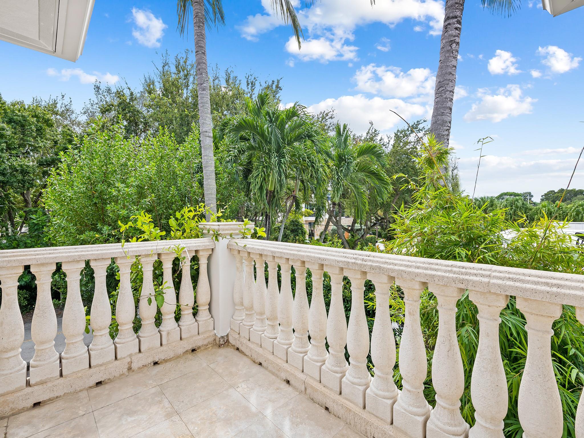 RIO VISTA ISLES - Residential