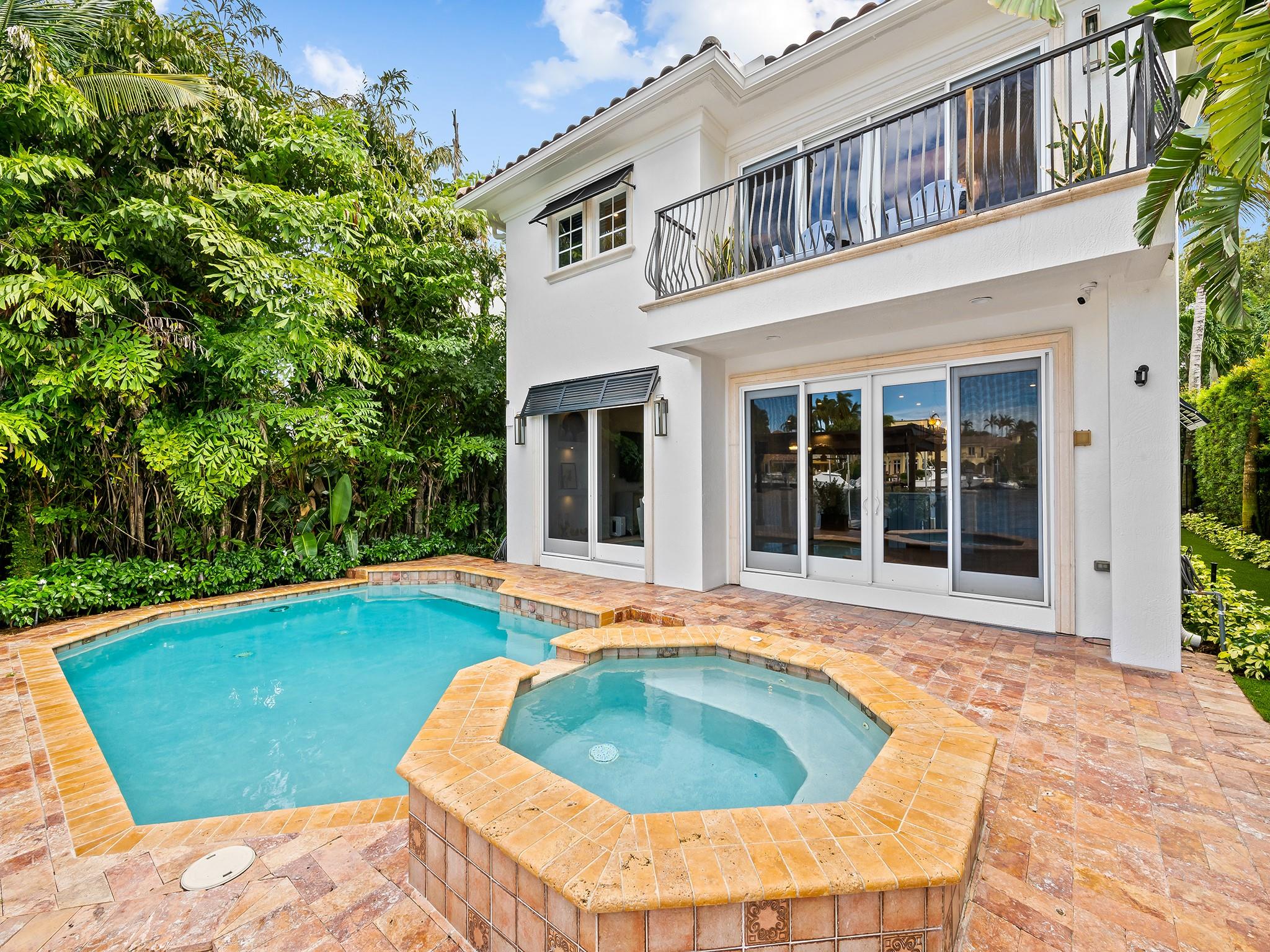 RIO VISTA ISLES - Residential