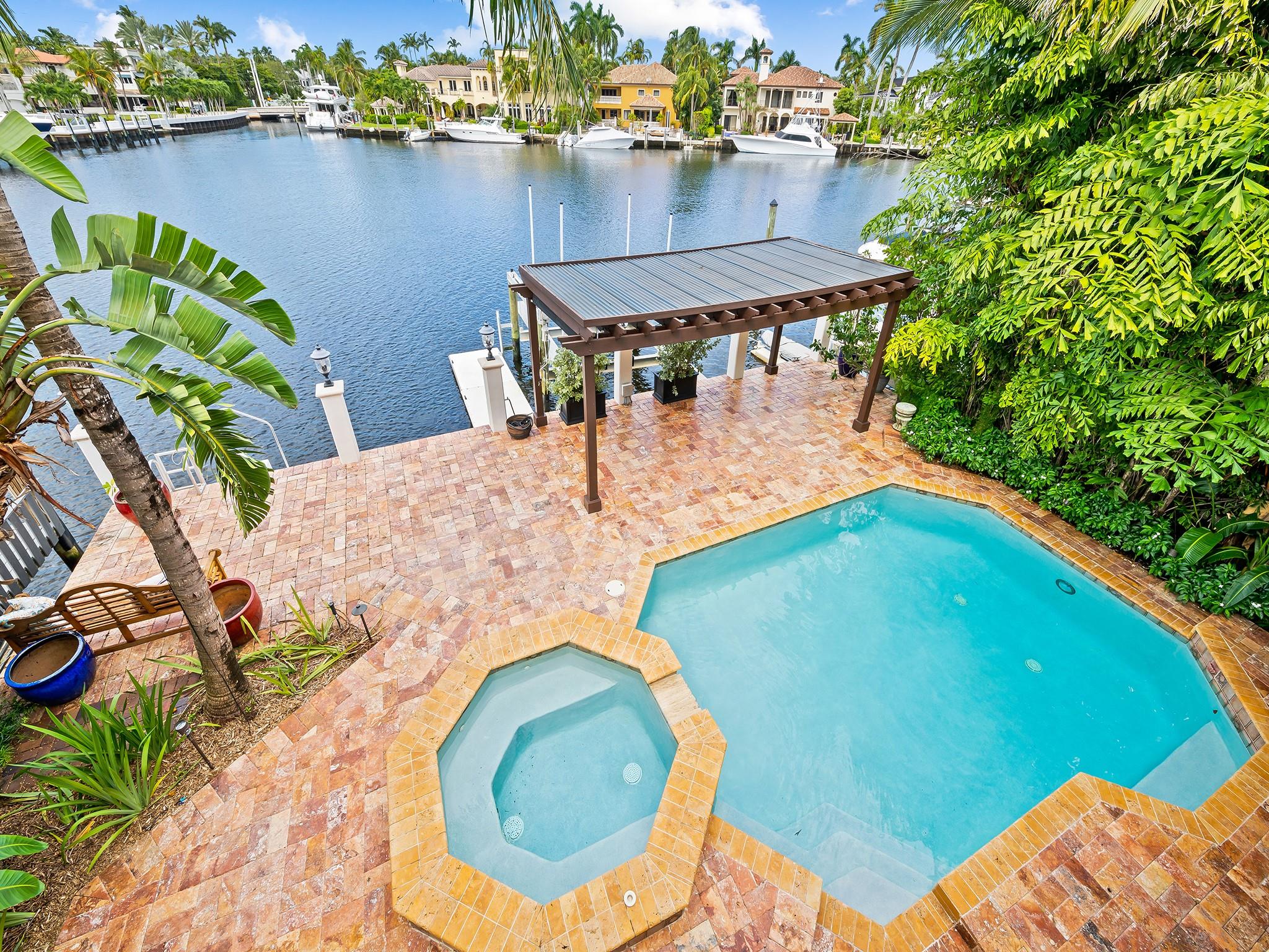 RIO VISTA ISLES - Residential