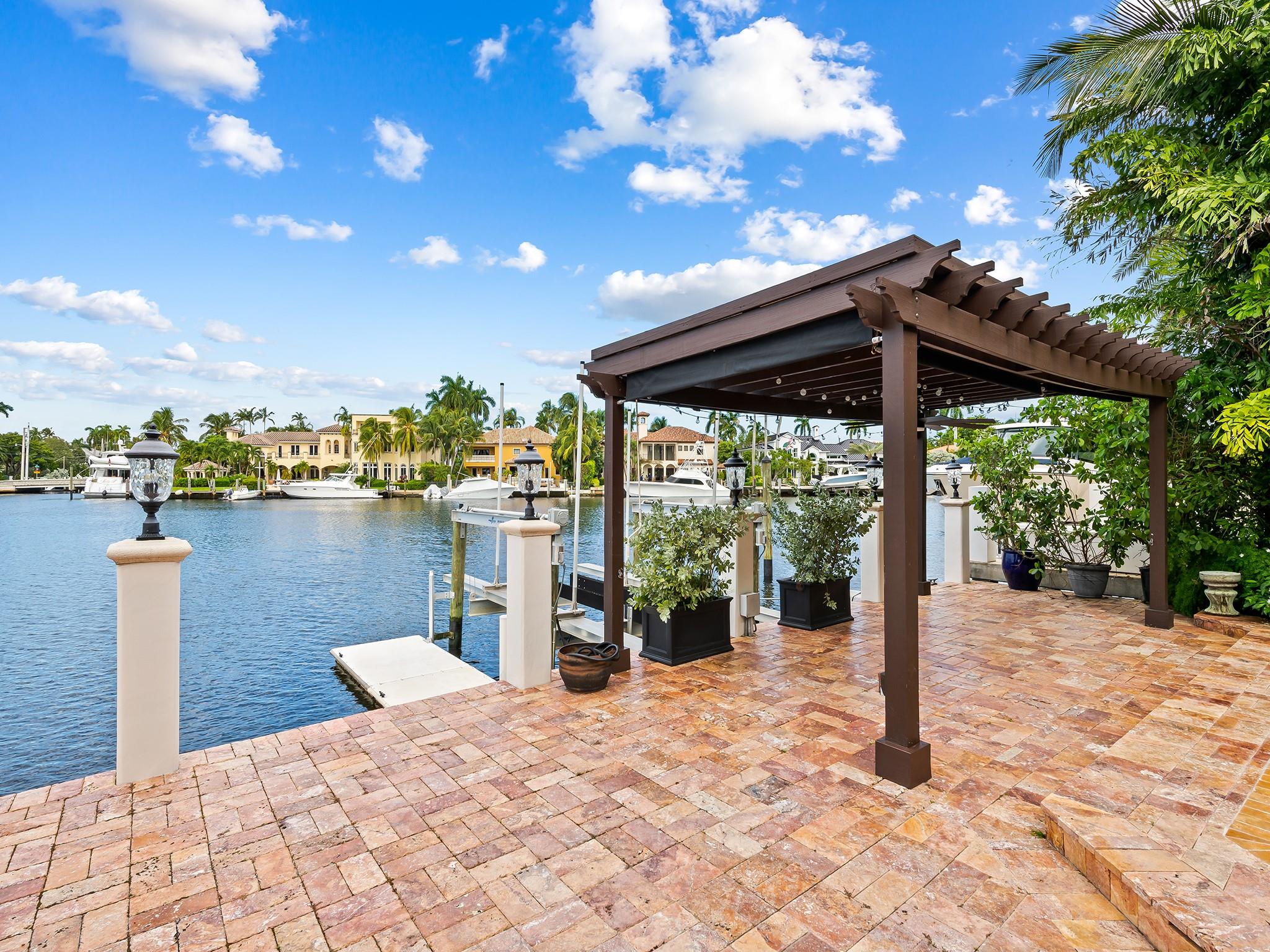 RIO VISTA ISLES - Residential