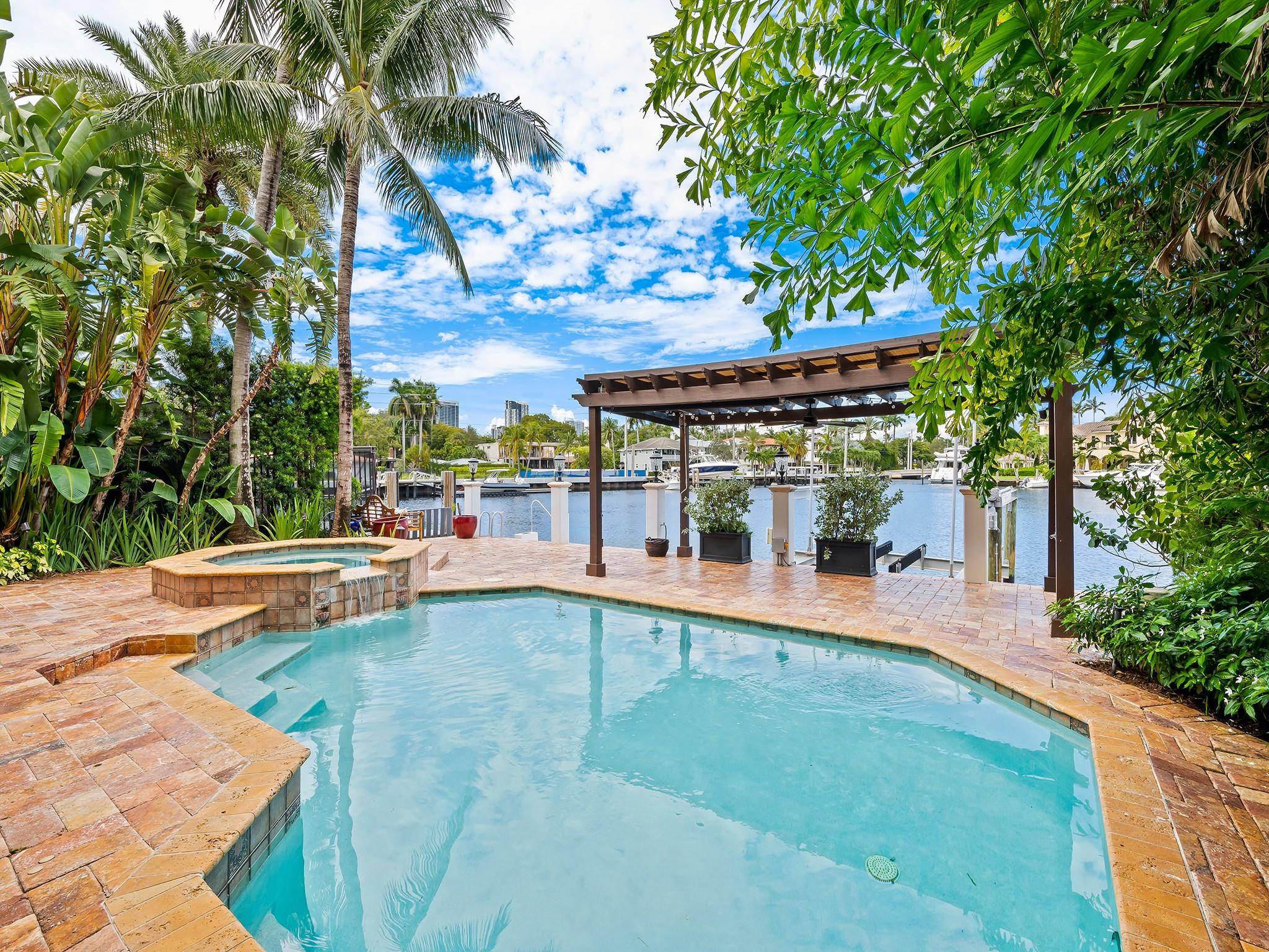 RIO VISTA ISLES - Residential