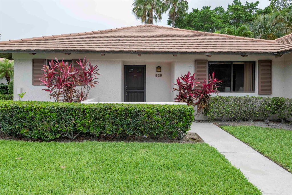 Photo of 829 Club Drive, Palm Beach Gardens, FL 33418 (MLS # R11058460)