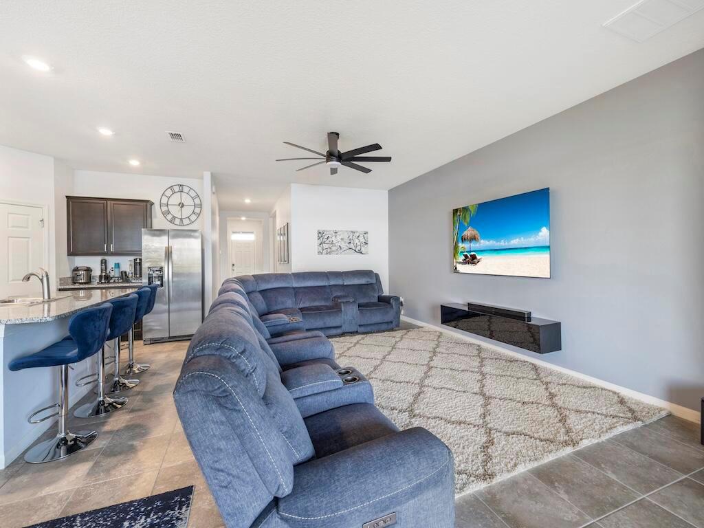 TRADITION PLAT NO 20 - TH - Residential Lease