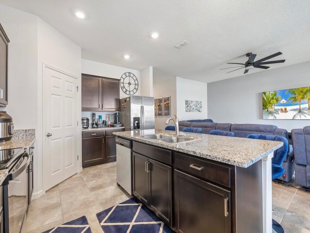 TRADITION PLAT NO 20 - TH - Residential Lease