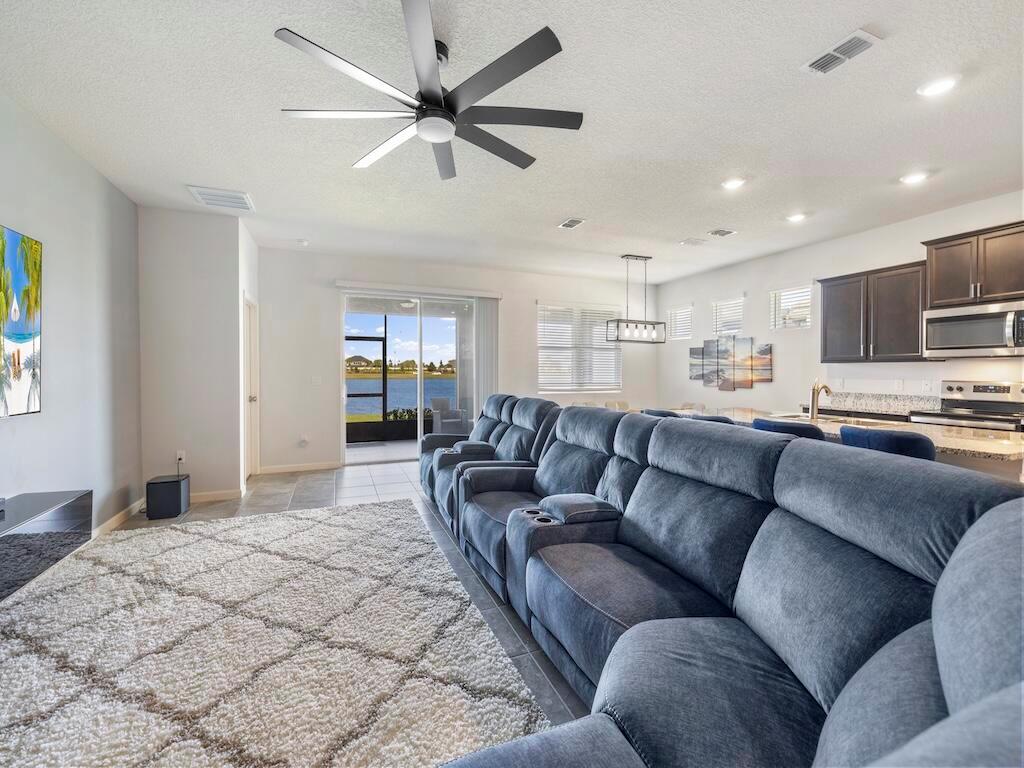 TRADITION PLAT NO 20 - TH - Residential Lease