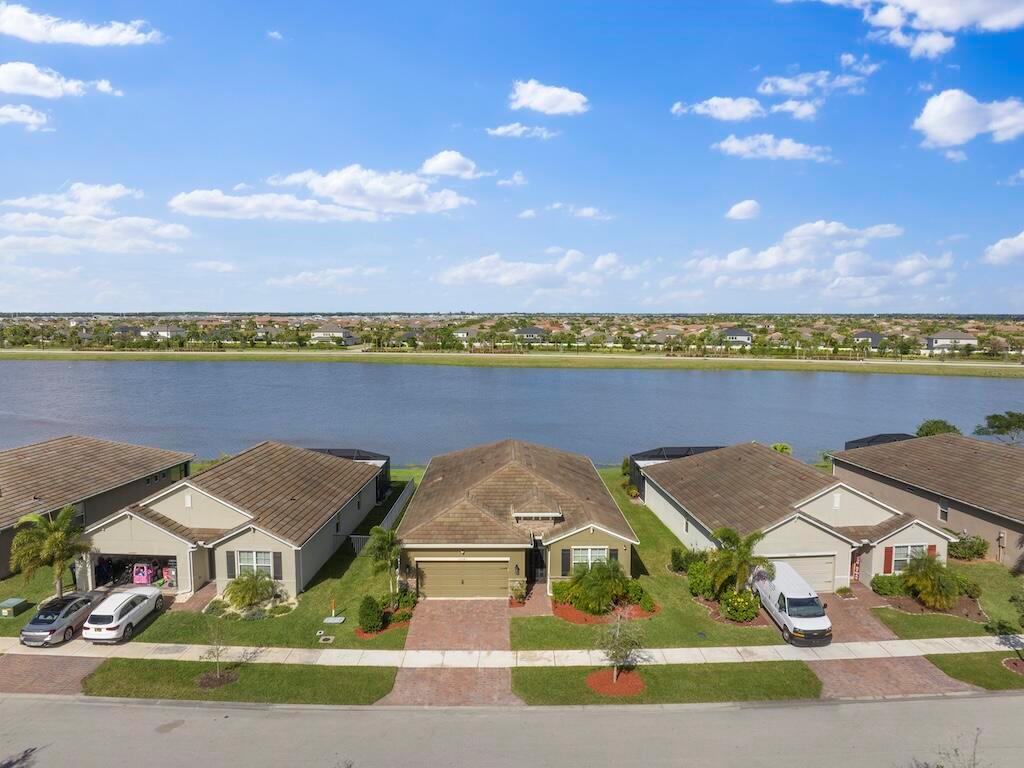 TRADITION PLAT NO 20 - TH - Residential Lease