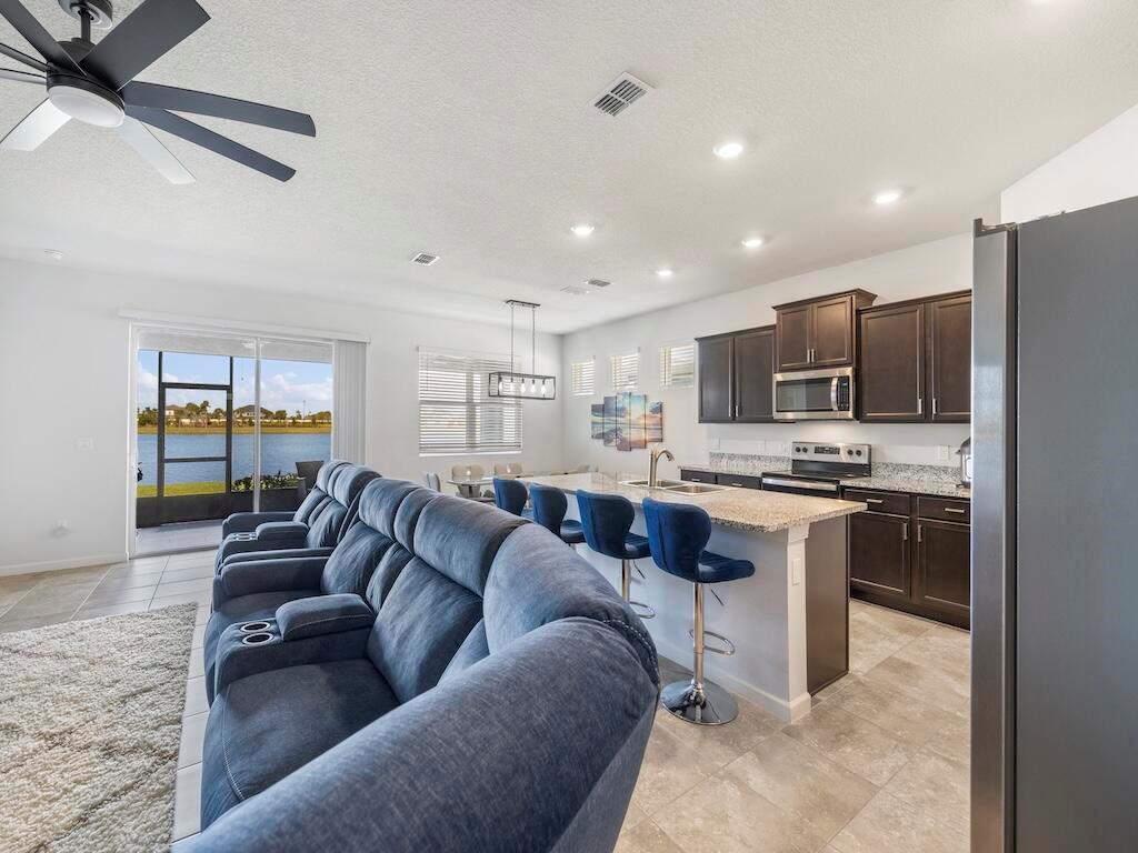 TRADITION PLAT NO 20 - TH - Residential Lease