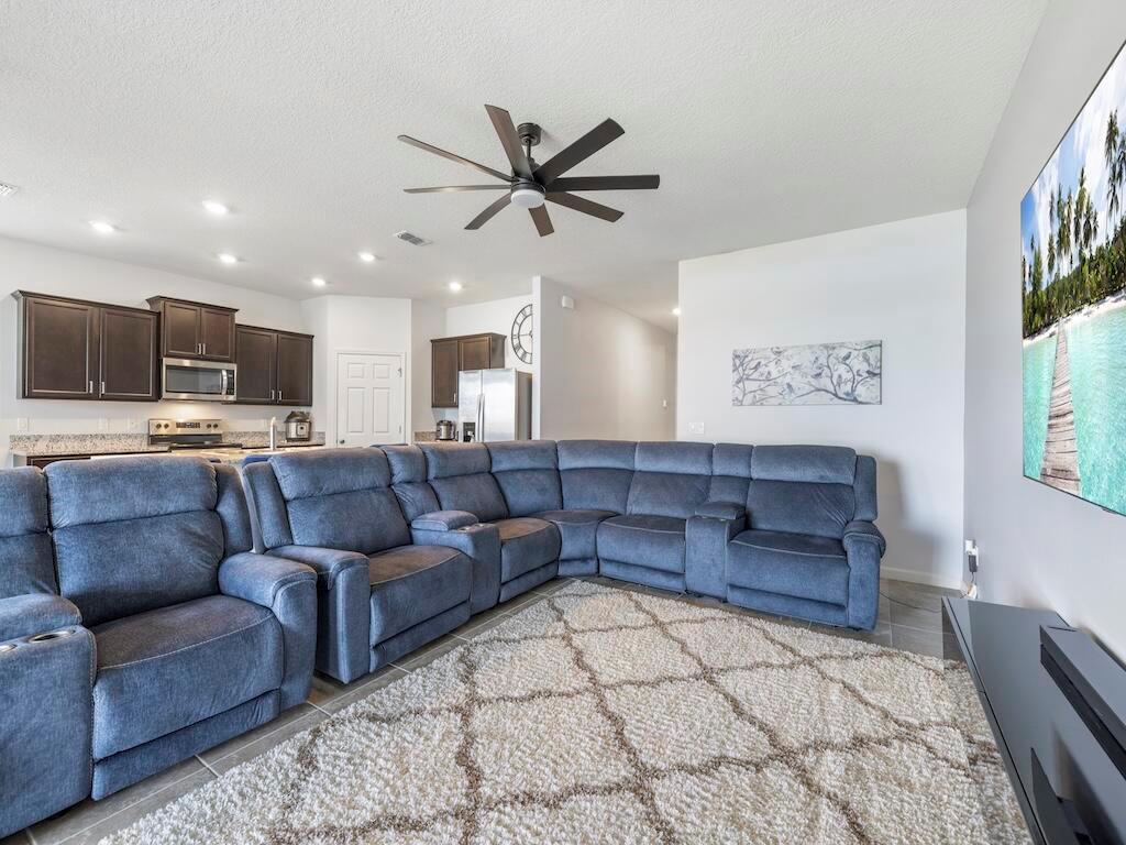 TRADITION PLAT NO 20 - TH - Residential Lease